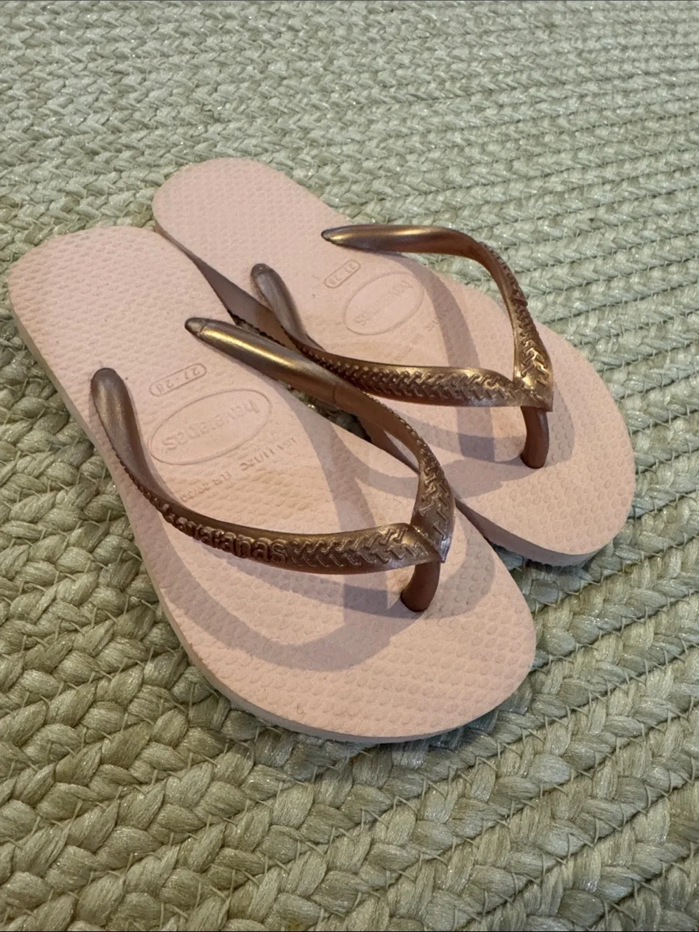 10c Havaianas pink Pink Flip Flops with Metallic Rose Straps